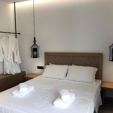 Blue Sea Suites Tsoútsouros Exteriör bild