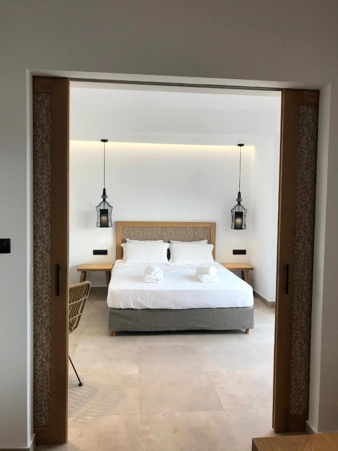 Blue Sea Suites Tsoútsouros Exteriör bild