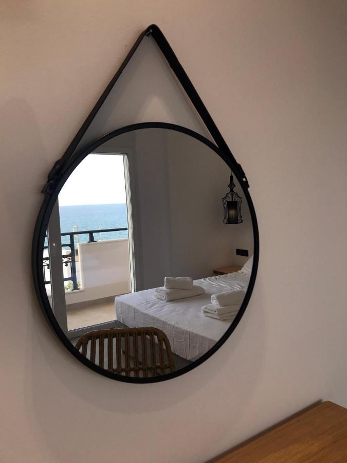 Blue Sea Suites Tsoútsouros Exteriör bild