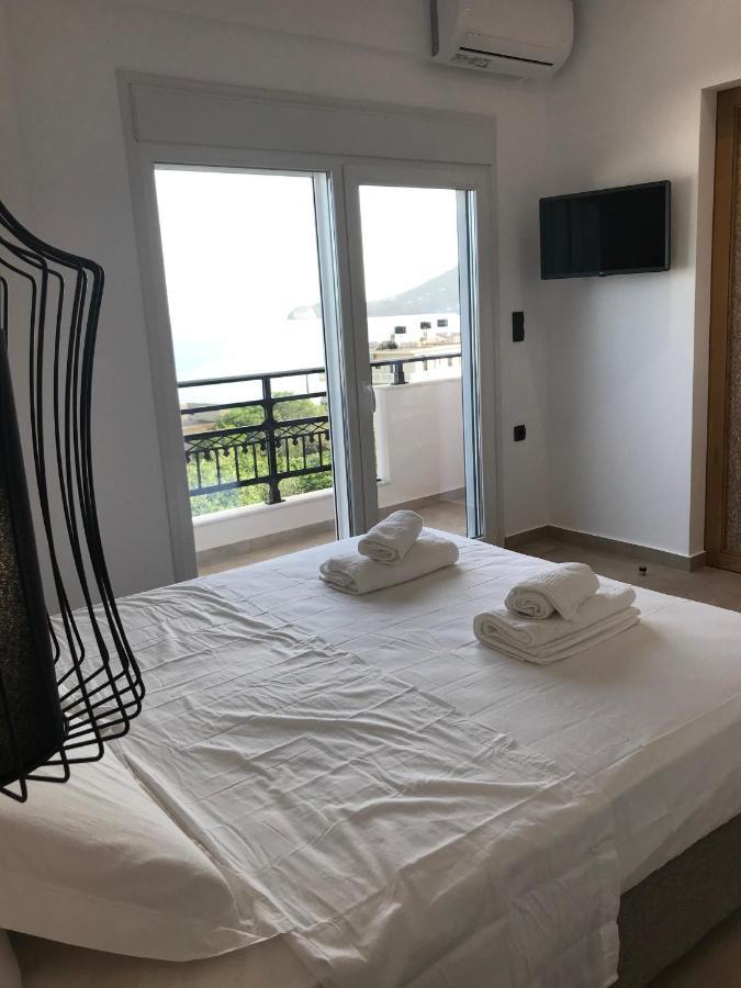 Blue Sea Suites Tsoútsouros Exteriör bild